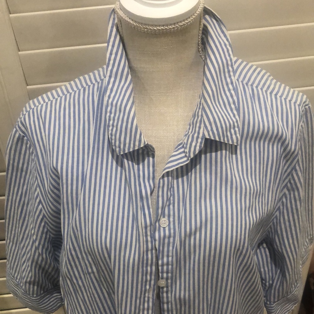 Chico’s blue and white long blouse. Unique detail on back. 100% cotton. - Picture 2 of 10